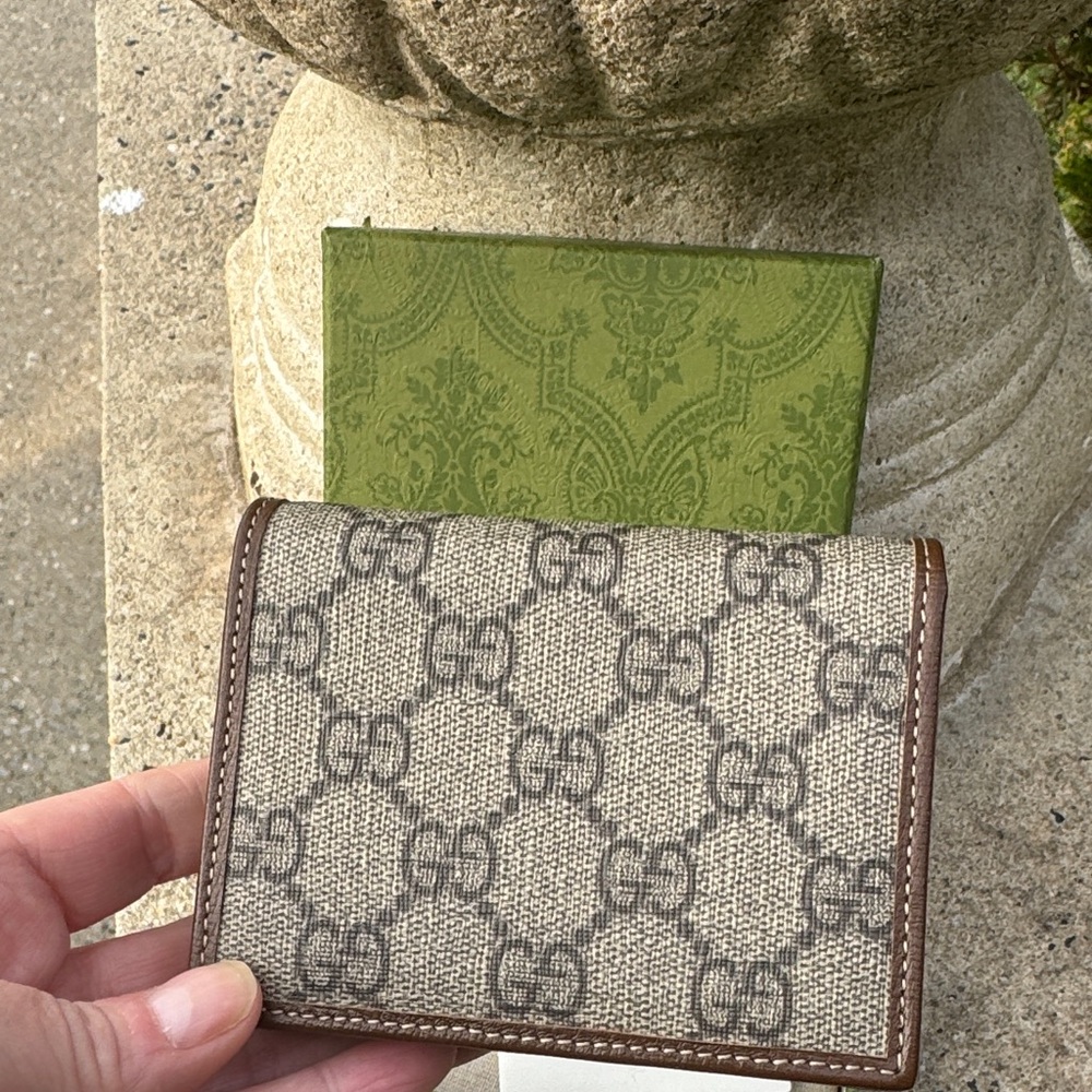 GUCCI 1955 Horsebit GG Supreme Canvas & Leather Compact Wallet (Brown/Gold) NWOT - Picture 4 of 16